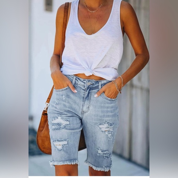 Women's Ripped Mid-Rise Denim Bermuda Shorts Frayed
Stretch Jean Shorts, XXL - Picture 4 of 9